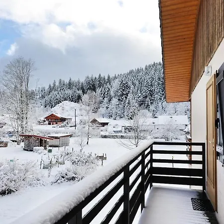 Hosted By Valentin جوراردُميه