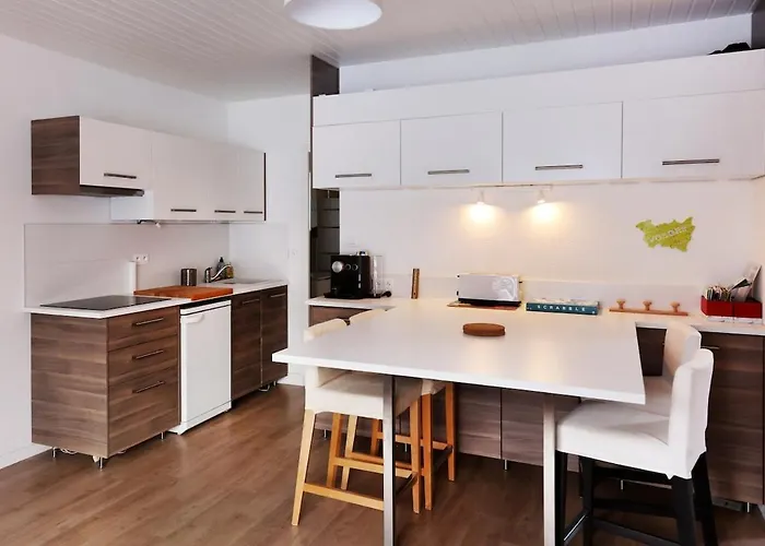 Hosted By Valentin Апартаменты