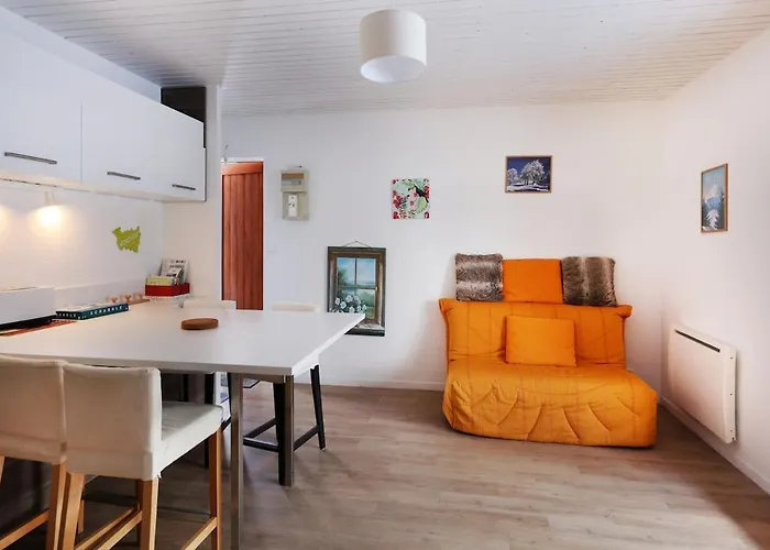 Hosted By Valentin Апартаменты